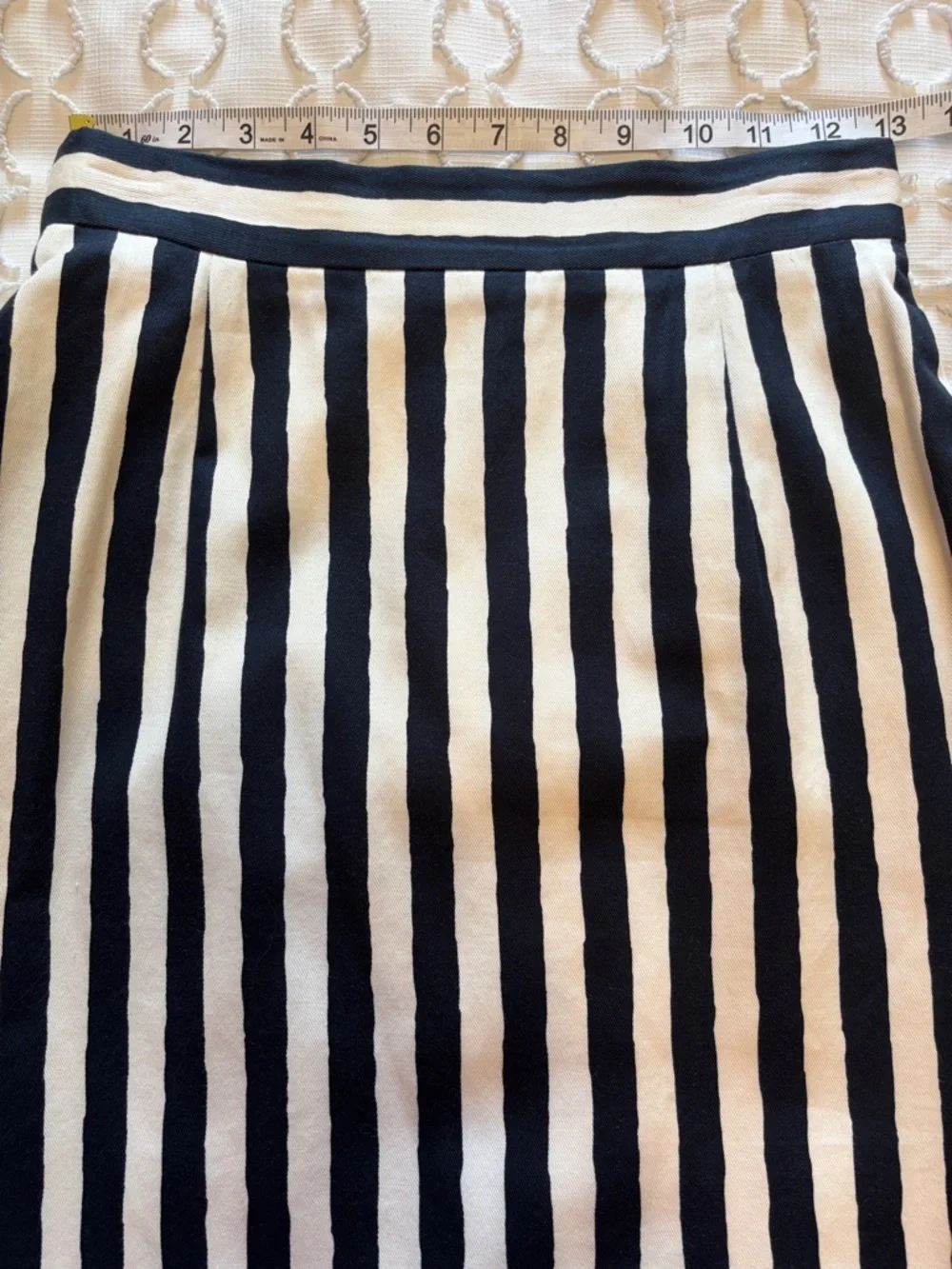 Vintgage Louis Feraud Black &‎ Cream Vertical Stripe Straight Skirt Lined size 8